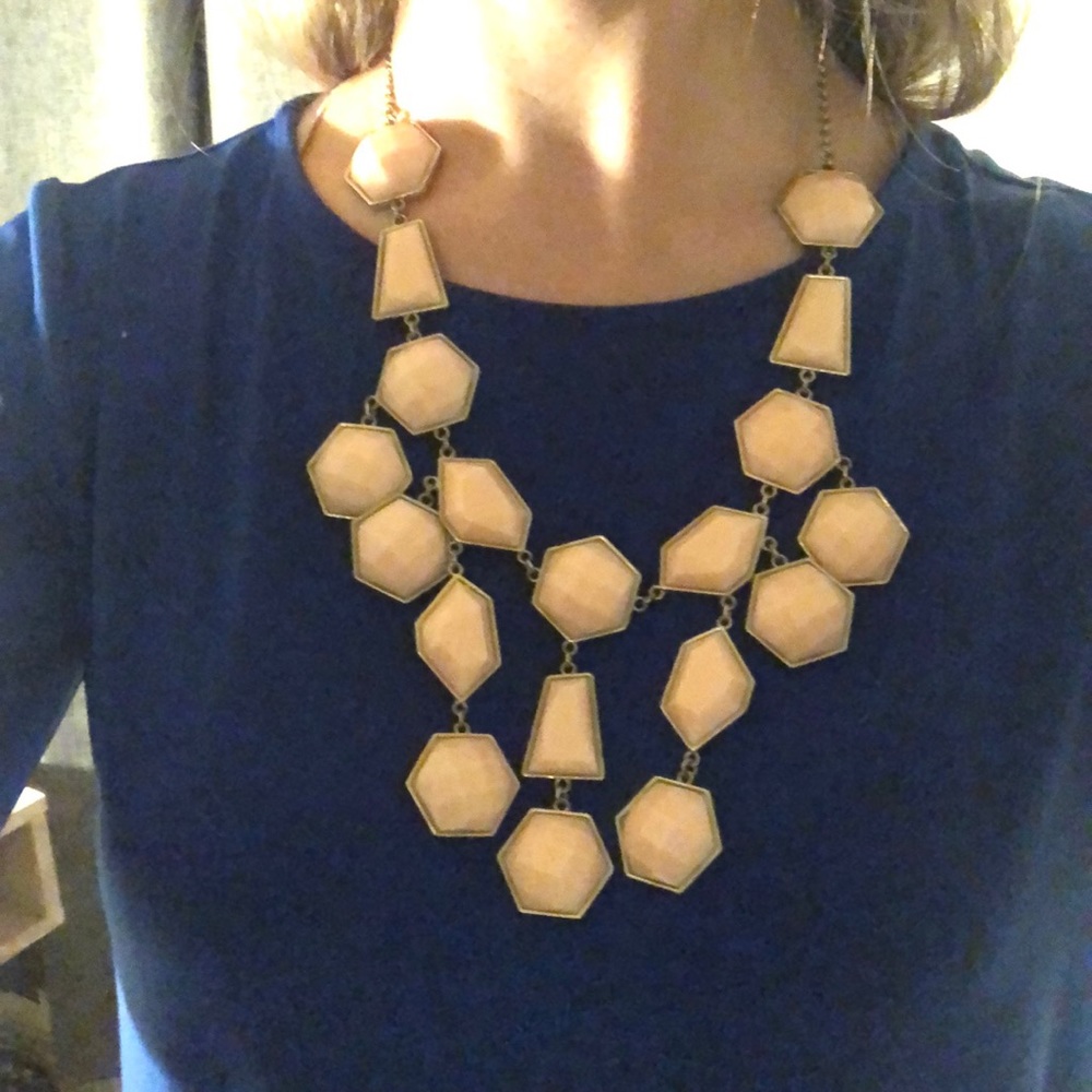 Pink statement necklace - Picture 2 of 2